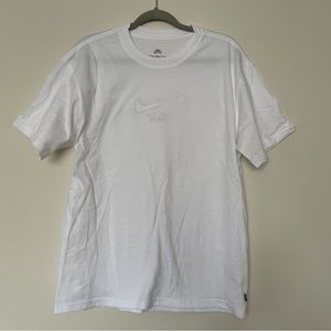 nike sb white t-shirt new with tags
